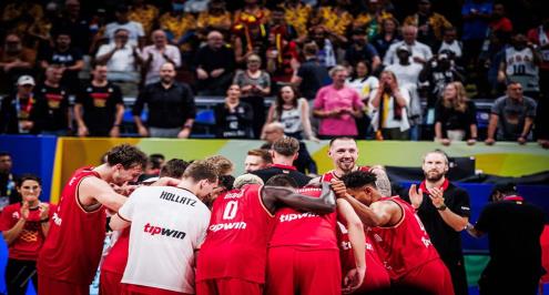 انجاز تاريخي.. ألمانيا تتأهل لنهائي كأس العالم للسلة بفوز مثير على أمريكا (فيديو)